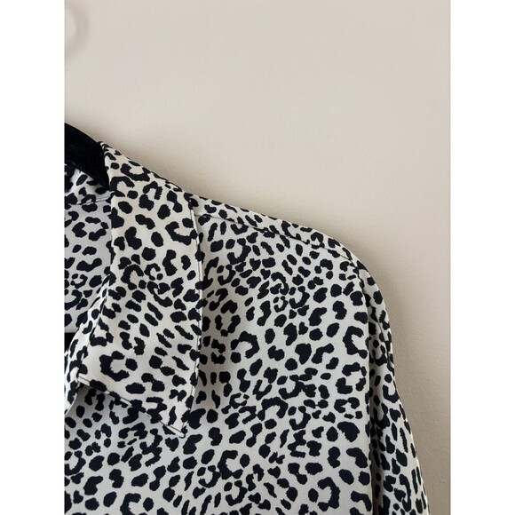 Express Women’s Button Down Shirt Cheetah Print Essential Blouse Size Medium - Picture 2 of 11
